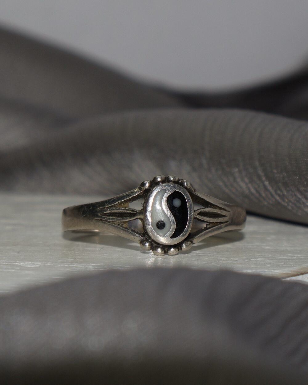 Vintage Ting Yang Sterling Silver Ring 2.8G / Sz 9